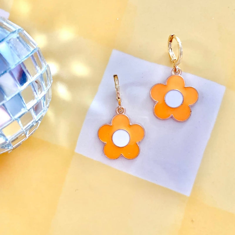 Happyish Gold Daisy Earrings - Sonumbra